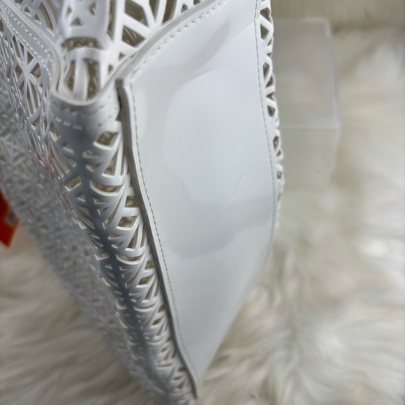 NWT TORY BURCH WHITE CUT-OUT PATENT TOTE SHOULDER BAG - Picture 4 of 9